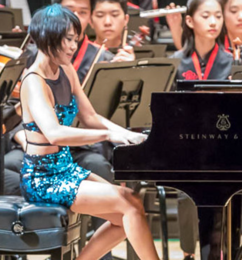 Pianiste Yuja Wang maakt van elk optreden 'n feestje