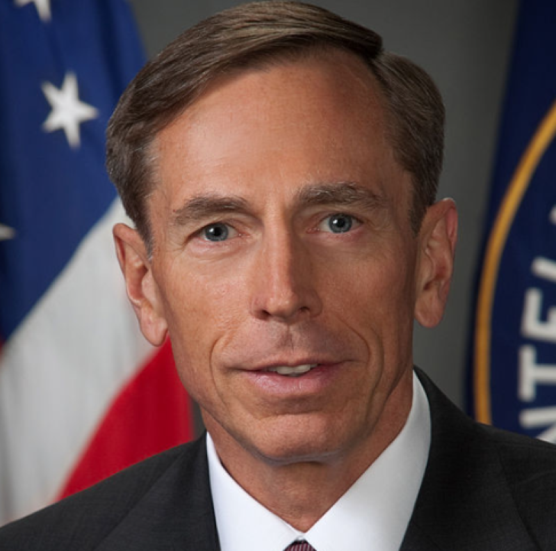 Petraeus: doel van Rusland was om Zelensky omver te werpen en 'marionettenleider te installeren'