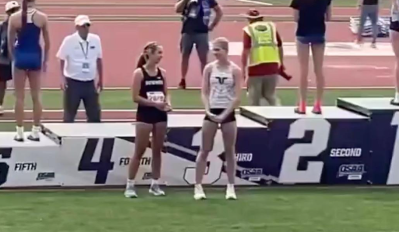 🎥 Vrouwelijke atleten weigeren podium te delen met transatleet