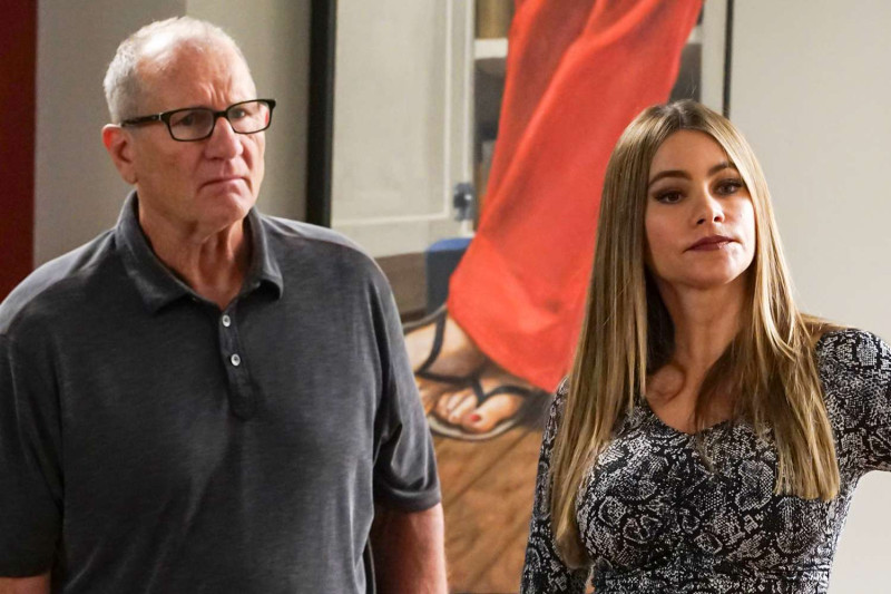 🎥 Actrice uit Modern Family maakt toploos statement