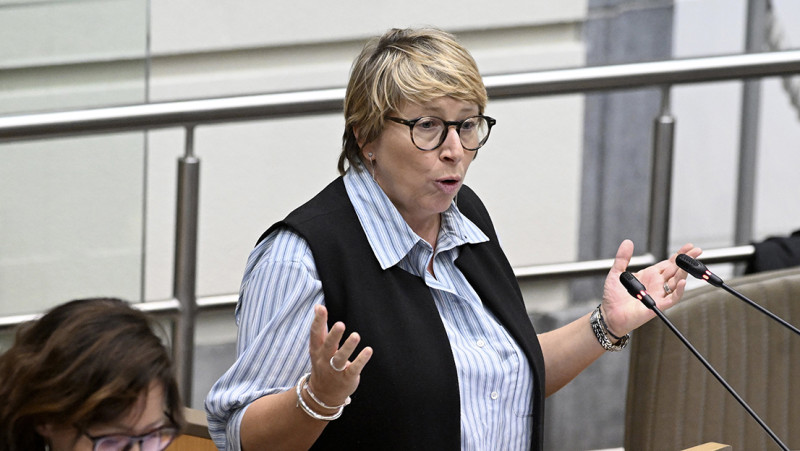 Vlaamse regering schrapt 42 miljoen euro voor ouderenzorg, Gennez wast handen in onschuld