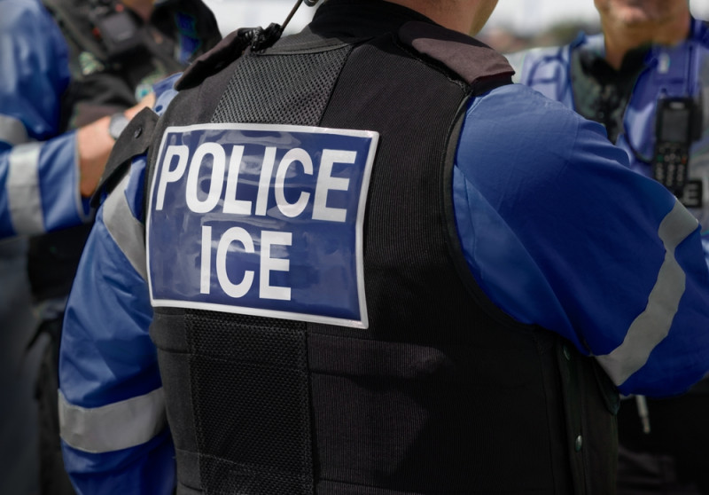 ICE-agenten maken jacht op illegalen en zaaien angst in naam van Trump