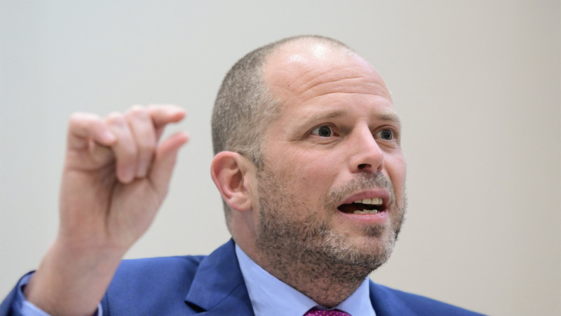 Wie gaat dat – hoe – betalen, Theo?