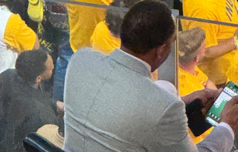 🎥 Sportcommentator met contract van 100 miljoen dollar speelt patience tijdens NBA-finale