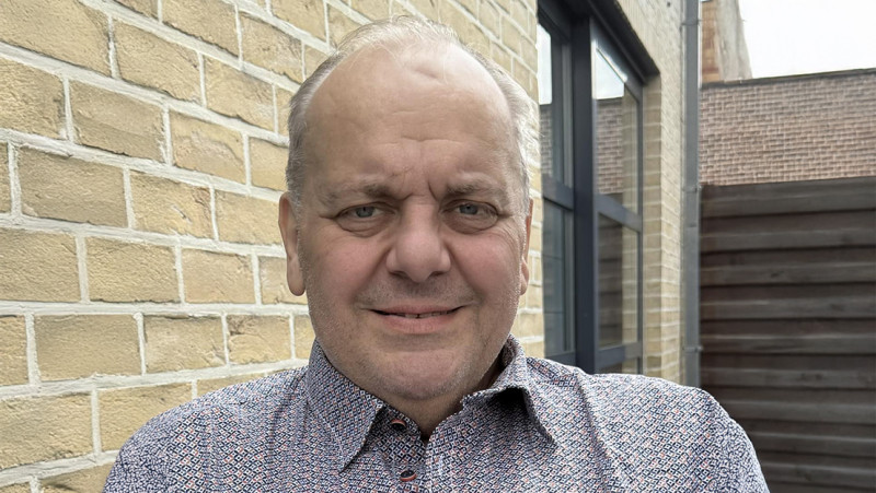 Burgemeester  maakt comeback bekend op Facebook, met opvallend voornemen
