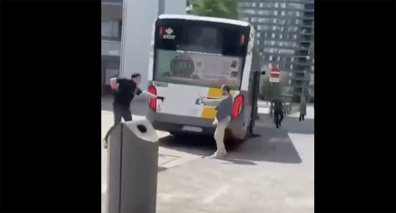 🎥 2 blikjes Red Bull, 1 dode: hoe schijnbaar ordinaire diefstal op Linkeroever uitdraaide op een moordpartij in bus