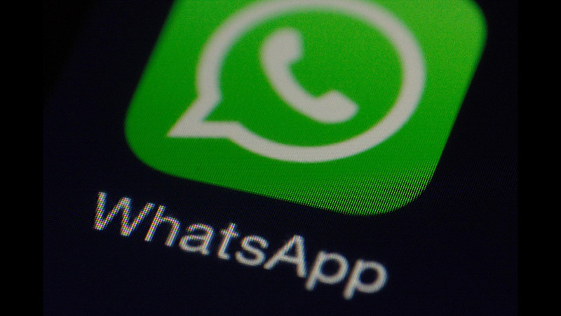WhatsApp verkoopt zijn ziel en gaat nu ook reclame tonen