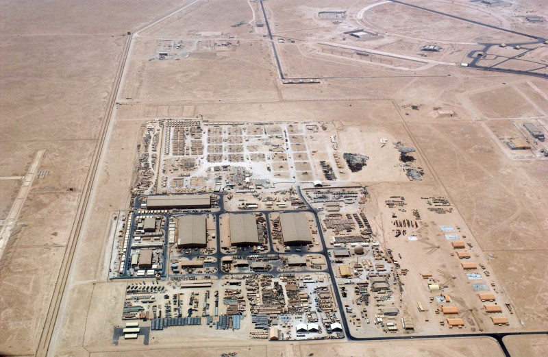 Vliegtuigen en schepen uit voorzorg verplaatst op Amerikaanse militaire basissen Qatar en Bahrein