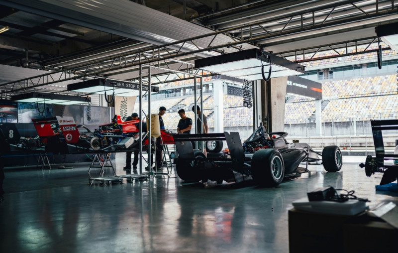 Waarom het uren duurt om een racewagen te starten