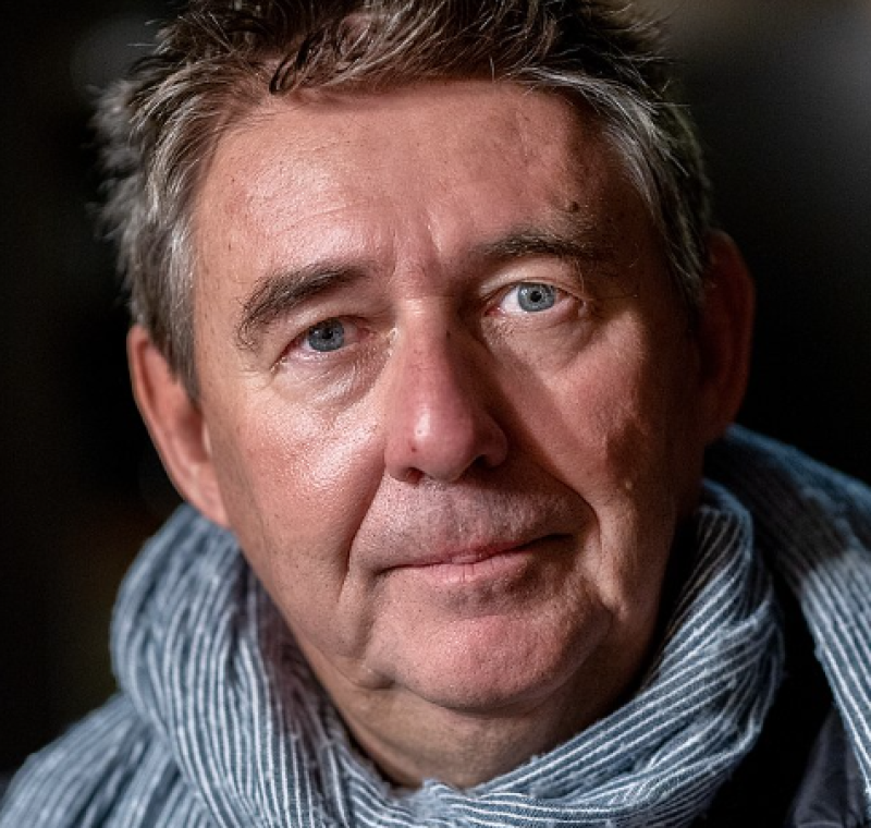 Die Vranckx toch: in plaats van vragen te beantwoorden, stelt hij er zelf een