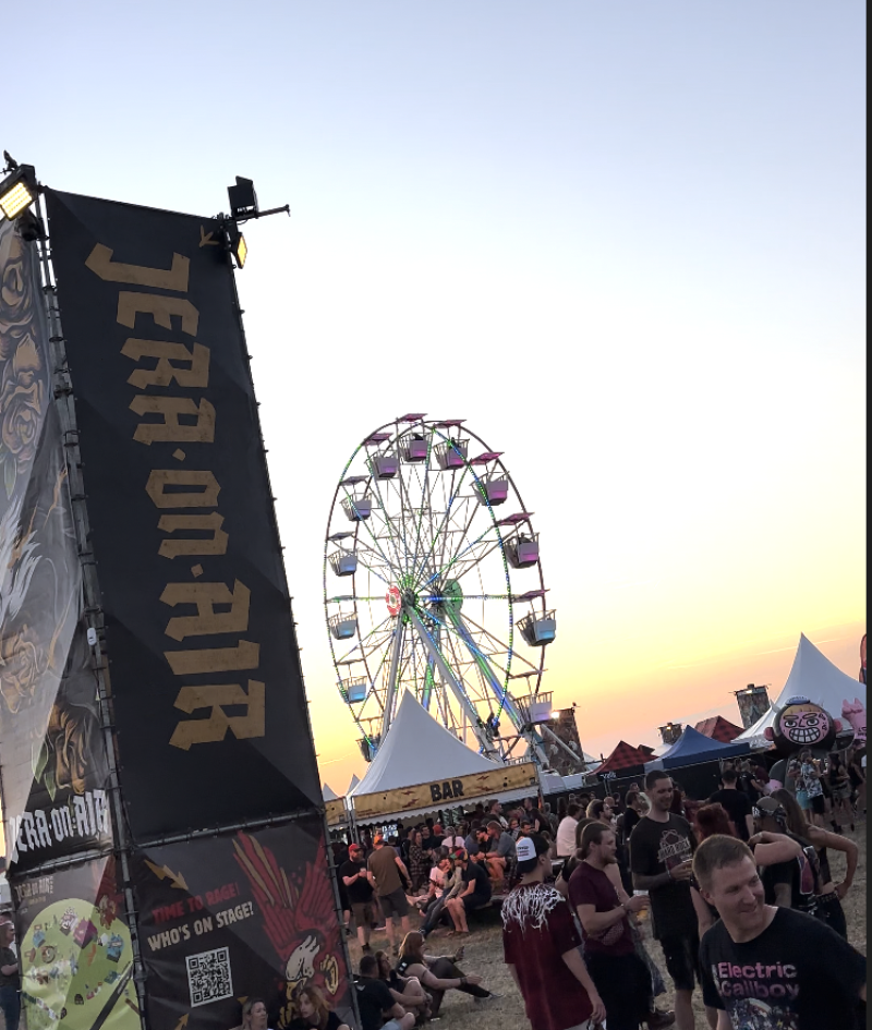 Moshpits en crowdsurfen tussen punkers en metalheads: Jera on Air 2025