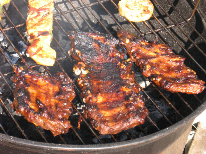Man belandt op spoed na eten van spareribs: arts ontdekt vreemde oorzaak