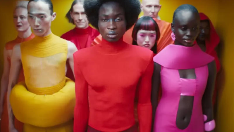 🎥 Verkoop van Jaguar daalt met 98% na extreem woke reclamespotje