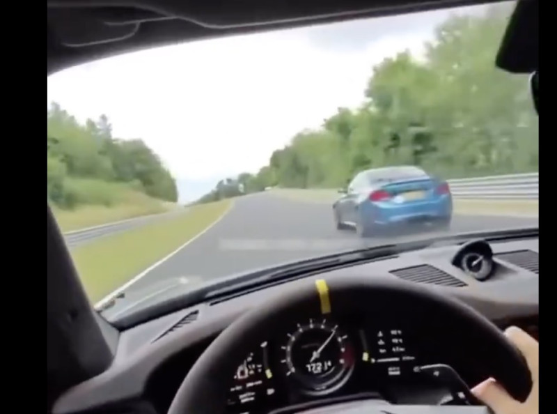 🎥 Vlammenzee op de Nordschleife: Porsche en BMW crashen bij inhaalmanoeuvre