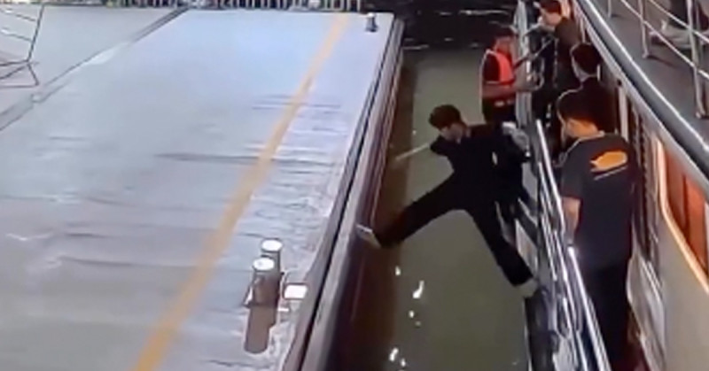 🎥 Ongeduldige toerist wordt bijna vermorzeld door boot