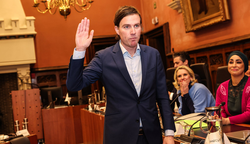 Gent failliet en burgemeester Mathias De Clercq - toevallig - ziek tot einde van de zomer