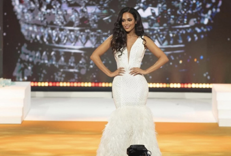 Ex-Miss België Kenza Ameloot haalt zwaar uit naar organisatie: “Naaktofoto gepost zonder mijn toestemming”