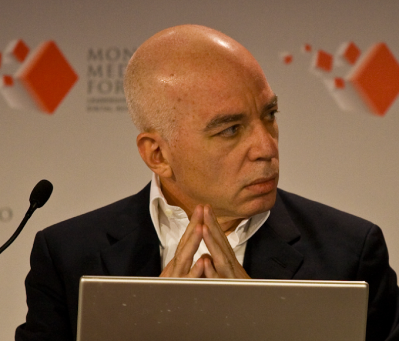 Wolff: "Epstein had set van dozijn polaroids van Trump met topless meisjes rond zwembad"