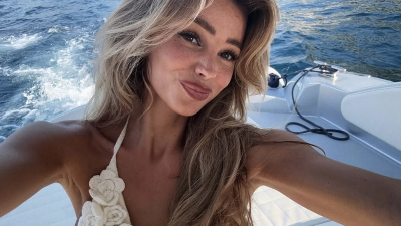 📸 Laura Celia verhit de Amalfikust... en onze feed
