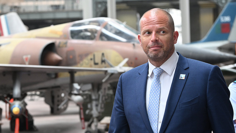 Het rommelt in de winkel van Theo Francken