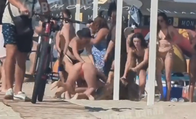 🎥 Oekraïense bikinimeiden gaan helemaal los