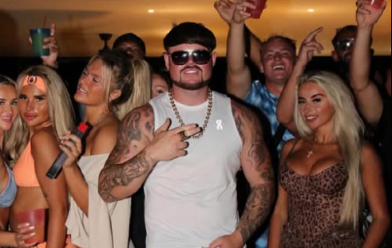 🎥 Het verhaal van de eindbaas uit Ibiza is niet bij de haren gegrepen