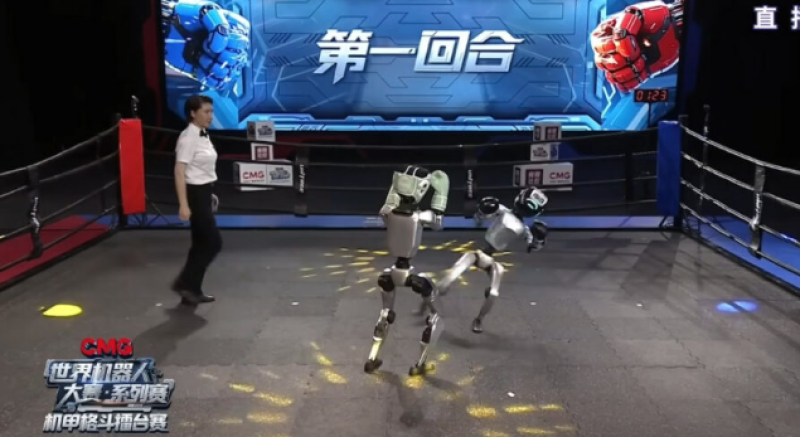 🎥 Het allereerste kickboks-tornooi met robots gaf letterlijk en figuurlijk vonken