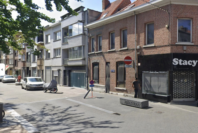 Jonge bestuurder zonder rijbewijs veroorzaakt chaos in Antwerpen