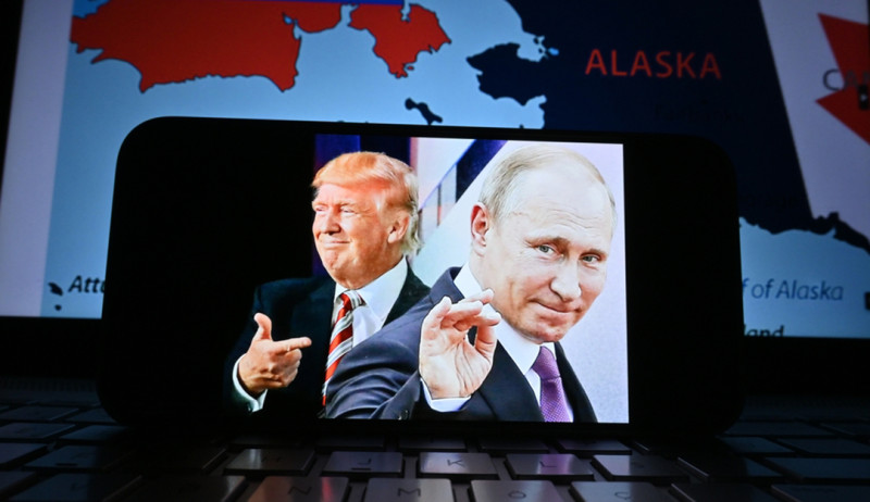 Trump en Poetin ontmoeten mekaar in Alaska: een historisch moment, of gewoon een aflevering Suske & Wiske?