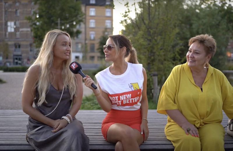 Debby Gommeren doet een straatinterview over moederdag in ’t Stad