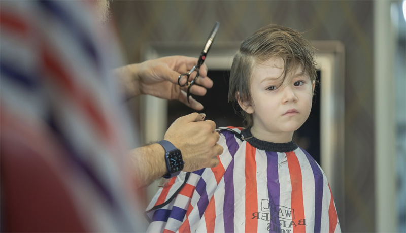 Nieuwe coupes voor kids: kindvriendelijke kappers in Antwerpen klaar voor schoolstart
