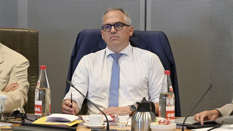 🎥   Gaza-debat ontspoort in Vlaams Parlement: Diependaele op de rem, Mahdi noemt dat “beschamend”