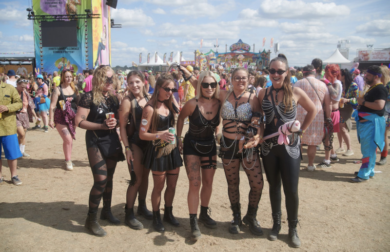 📸 UPDATE: dit was Kamping Kitsch, de mooiste dames inclusief - DEEL II