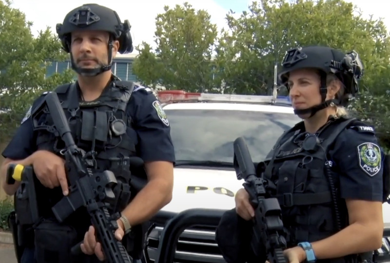 Intense klopjacht in Australië na moord op twee agenten
