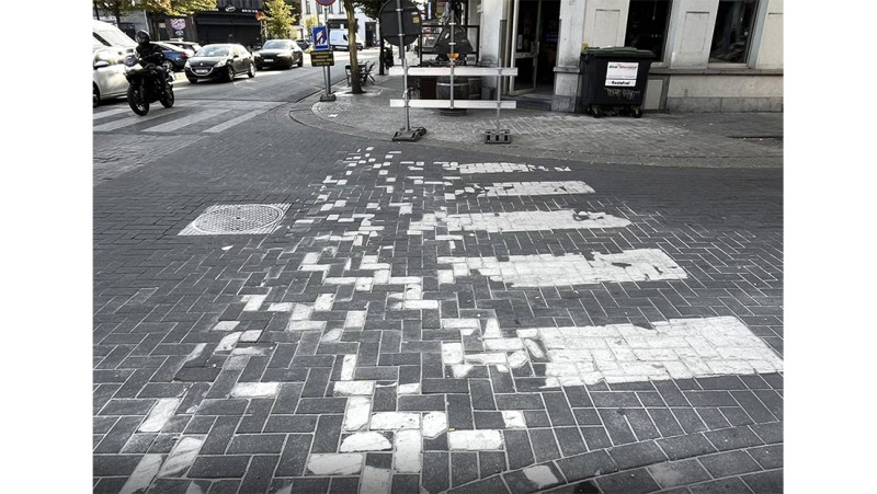Zebrapad als mozaïek aan Sint-Jansplein zorgt voor ophef in Antwerpen