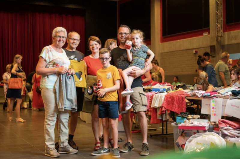 Gezellig snuffelen op de tweedehandsbeurs in Zandhoven