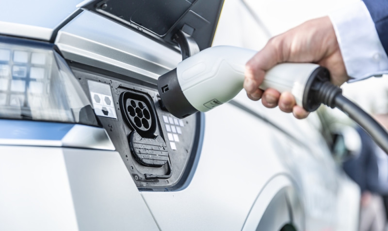 Europeaan loopt nog altijd niet warm voor het elektrificeren van zijn auto