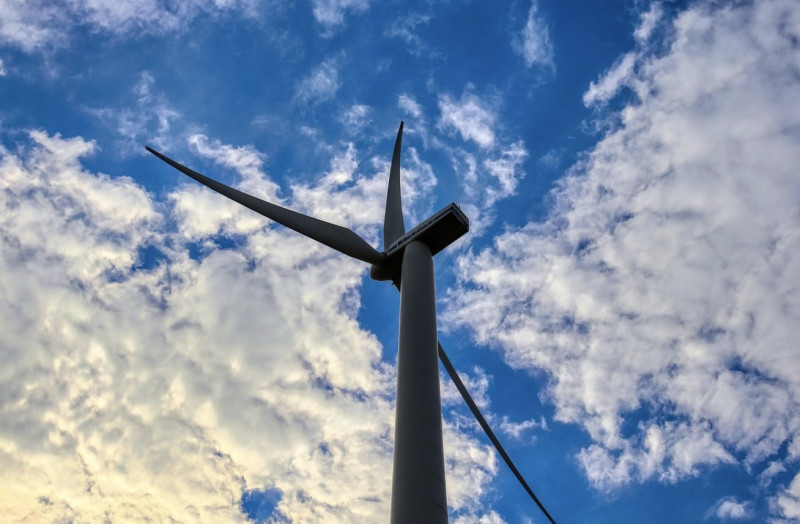 Dramatische redding: werknemer uit Mol vast in windturbine