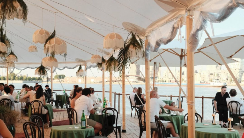 Zomerse Franse flair in Antwerpen: Pampelonne brengt Saint-Tropez naar Linkeroever, nog tot half september