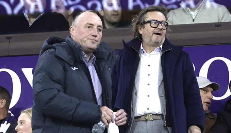 Paars-witte soap: de vier blunders van Wouter Vandenhaute die Coucke de gordijnen injoegen