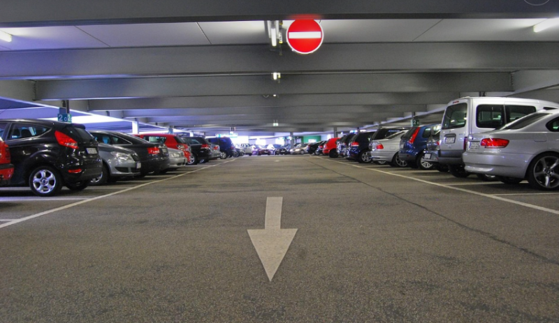Kortrijk herziet parkeerbeleid: van gratis nachttarief tot hogere parkeerkosten
