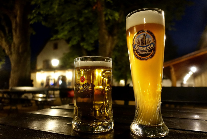 Café Woodstock viert feest met gratis bier en live muziek