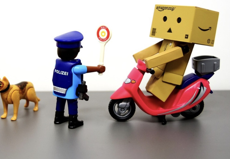 Politie Neteland haalt 7 opgevoerde bromfietsen van de weg in schoolveiligheidsactie