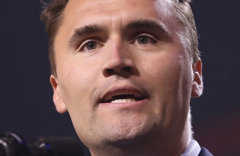 Politieke moord schokt Amerika: conservatieve podcaster Charlie Kirk doodgeschoten