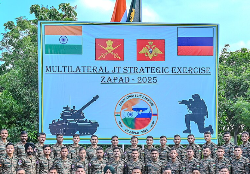 Zapad 2025: Poetin woont Russisch-Wit-Russische oefeningen bij in uniform - 100.000 soldaten ingezet
