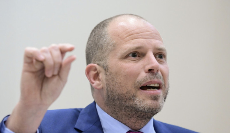 Theo Francken mag zijn ronselbrief toch versturen: jong, wild en… klaar voor het leger?