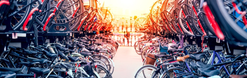 Kritieke overbevolking fietsenstallingen in Leuven vraagt om urgente oplossingen
