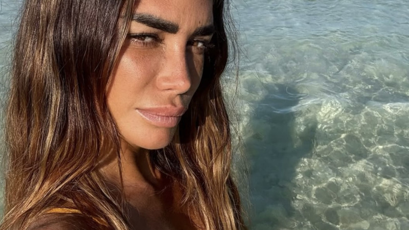 📸 Deze Italiaanse milf is het gespreksonderwerp aan de schoolpoort