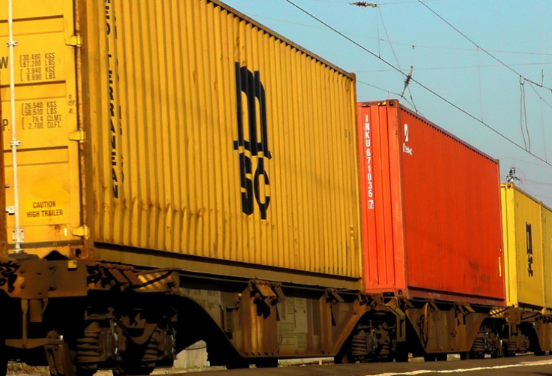 Goederentrein botst op stilstaande vrachtwagen bij Gent-Dampoort