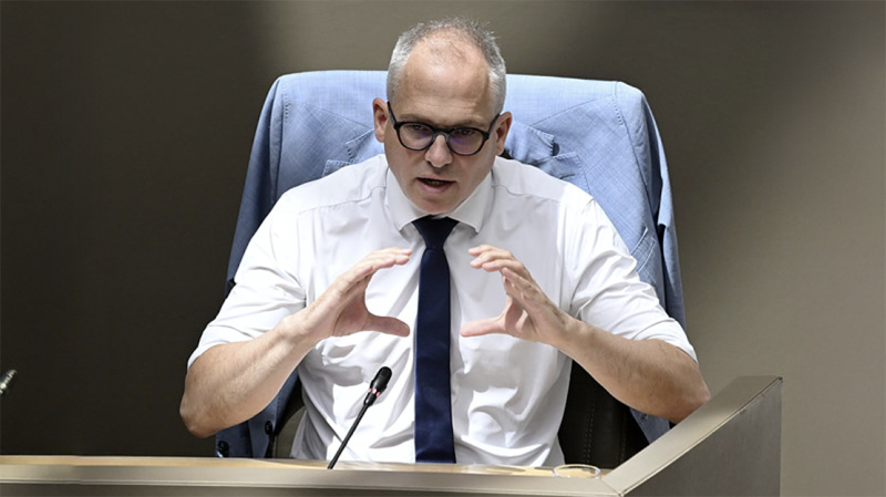 Diependaele duwt zijn burgers richting bedelstaf, maar geeft wel 500 miljoen aan een telescoop